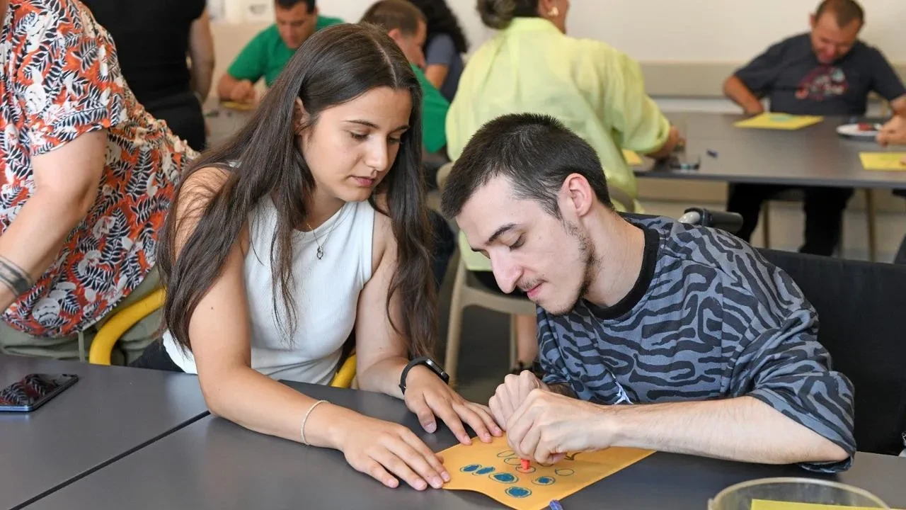 Osmangazi Belediyesi Engelli Bakım Merkezi'nde özel bireyler sanat ve müzikle buluştu
