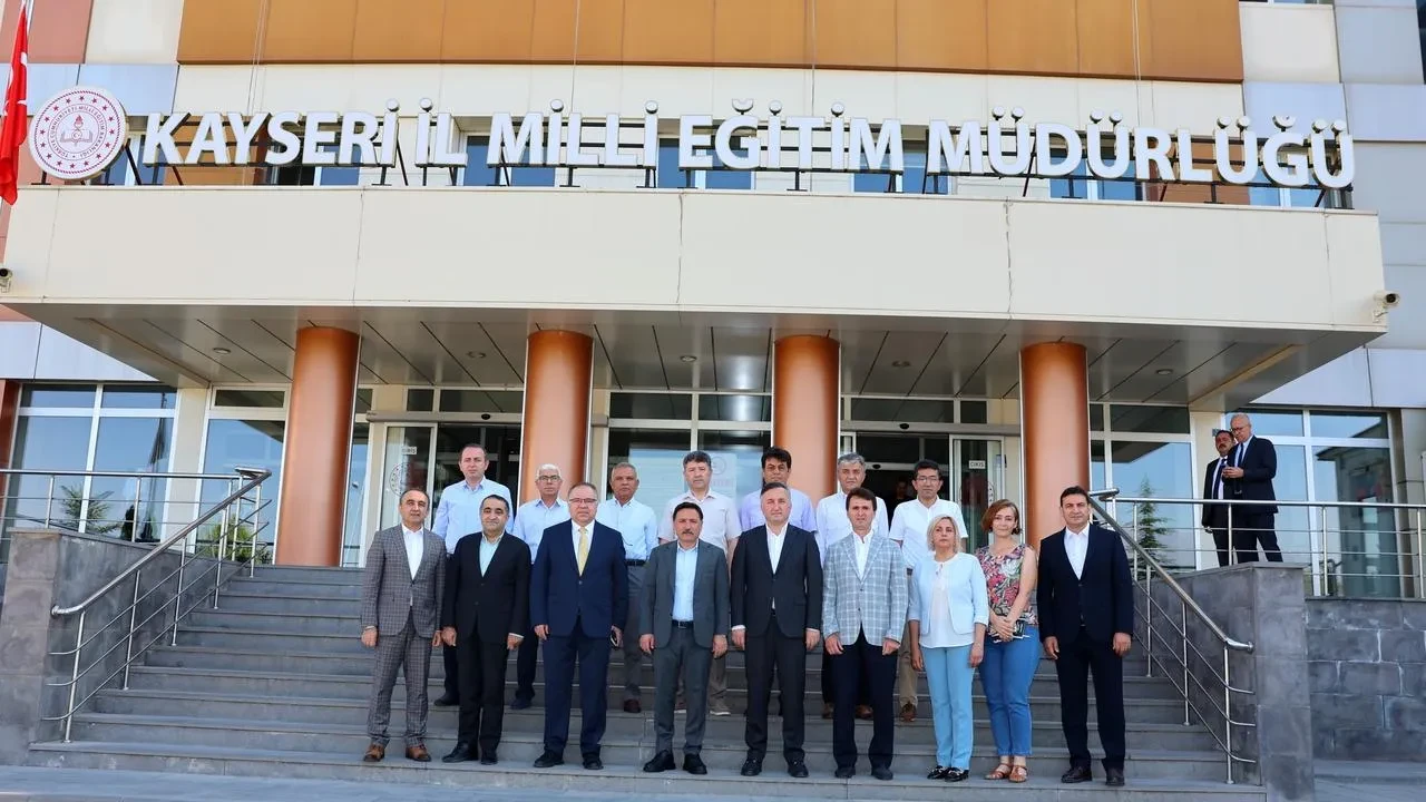 Kayseri Valisi Gökmen çiçek İl Millî Eğitim Müdürlüğü'nü ziyaret etti