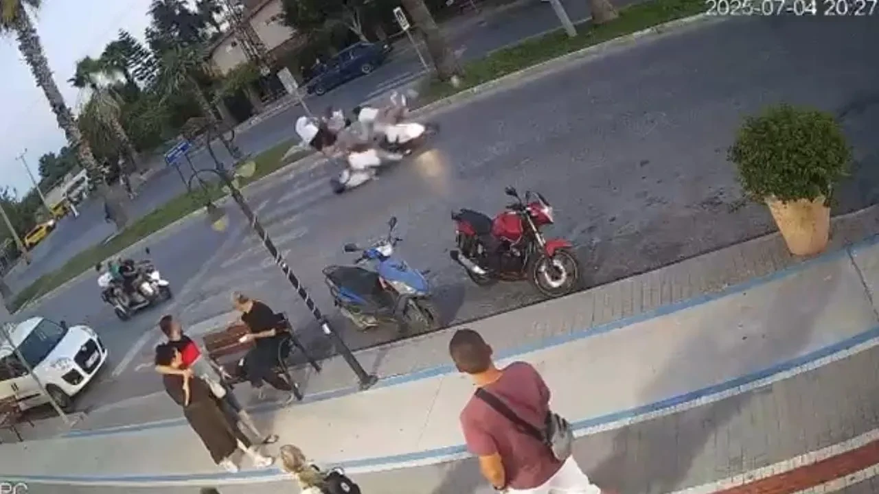 Manavgat Side yaya geçidinde Rus turistler kaza geçirdi