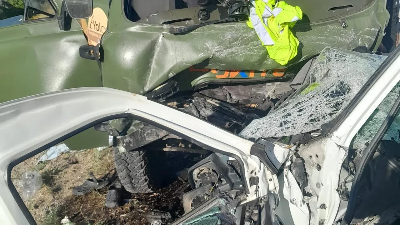 Bayburt'ta trafik kazasında anne ve oğlu hayatını kaybetti 6 kişi yaralandı