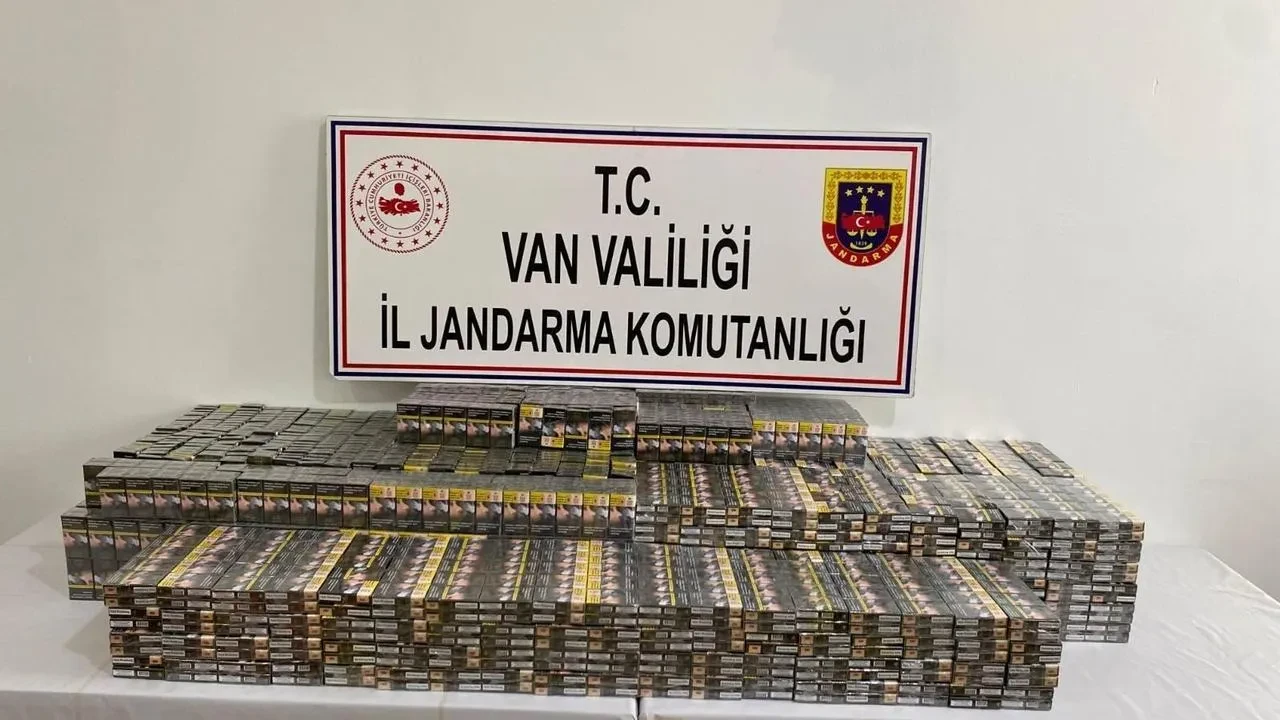 Van'da jandarma kaçak sigara ve elektronik cihazlara operasyon düzenledi