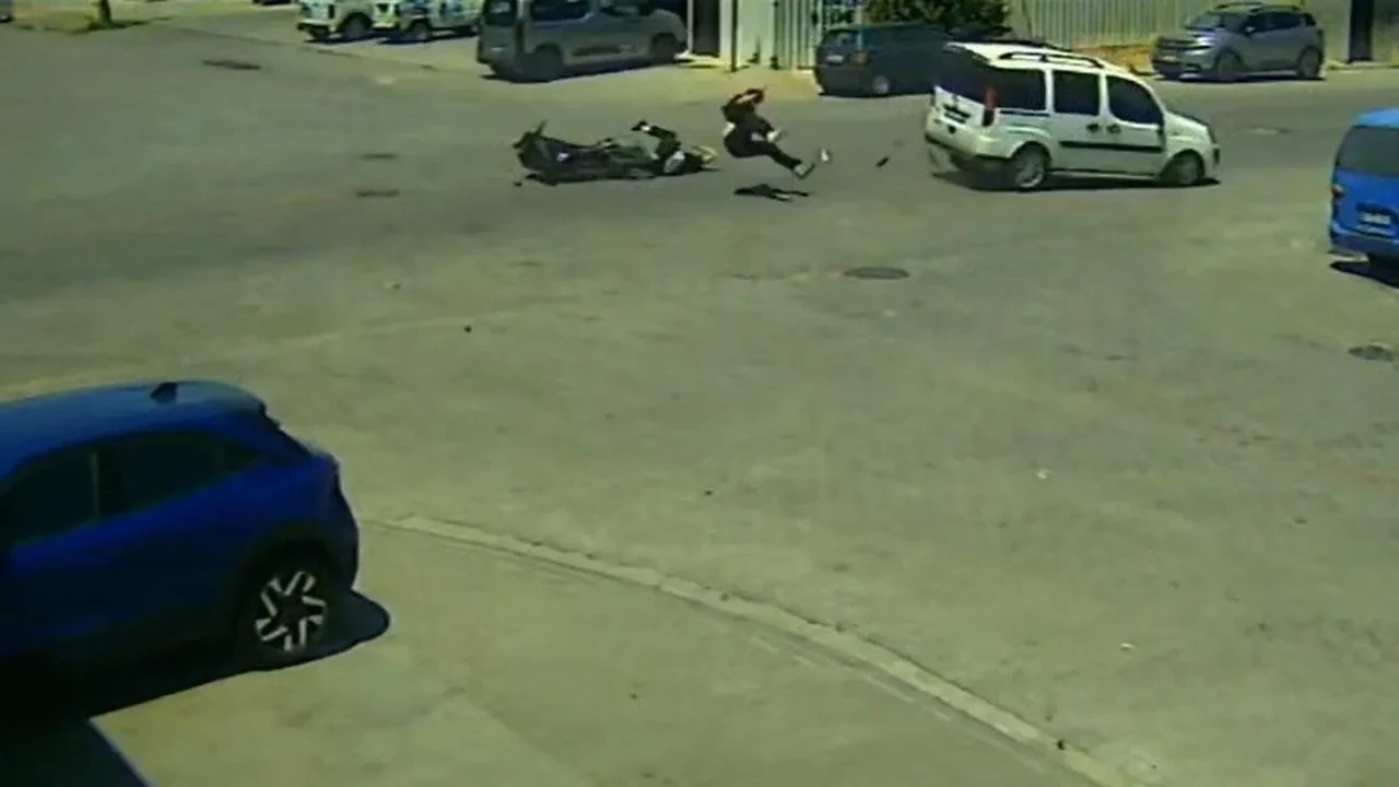 Aydın’da motosiklet ile ticari aracın çarpışması sonucu Bilal Uluışık hayatını kaybetti