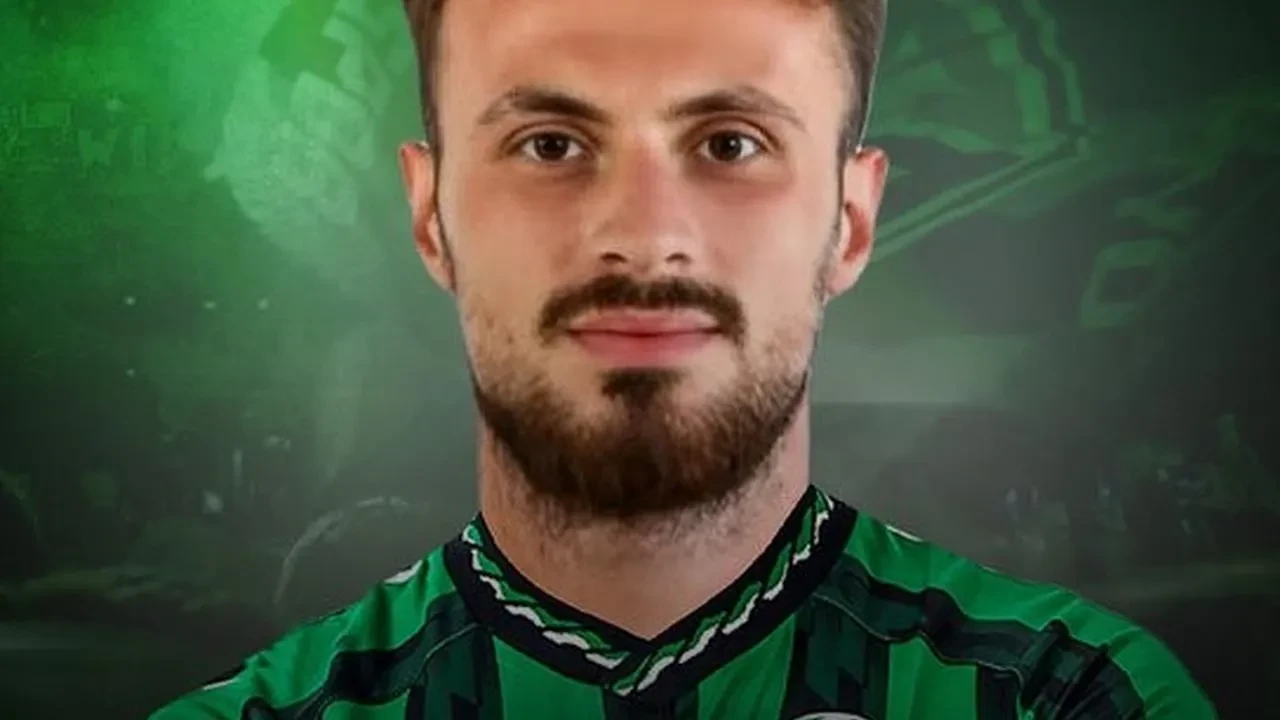 Sakaryaspor Oğuzhan Açıl'ı Kadrosuna Katarak Transfer Çalışmalarını Sürdürüyor