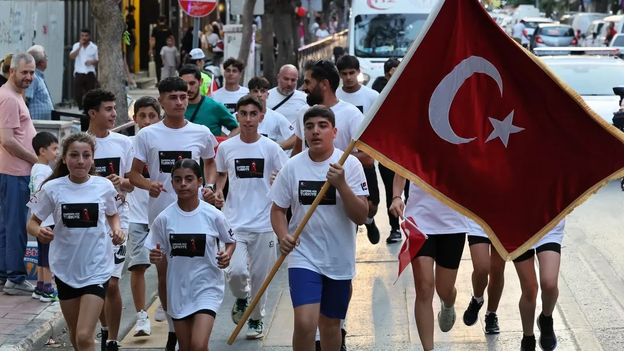 Manisa’da 15 Temmuz Sancak Koşusu milli sporcular tarafından coşkuyla tamamlandı