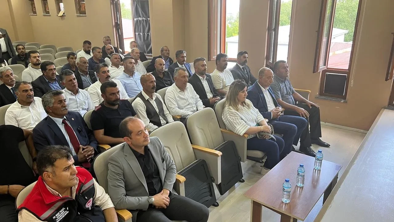 Digor’da Hayvan Hastalıklarıyla Mücadele Toplantısı Düzenlendi
