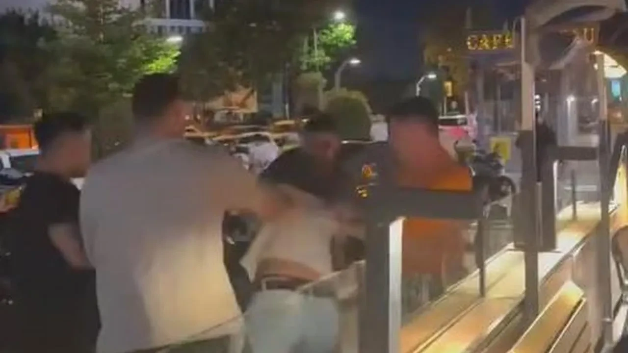 Küçükçekmece Starbucks şubesinde sandalyeler havada uçuştu