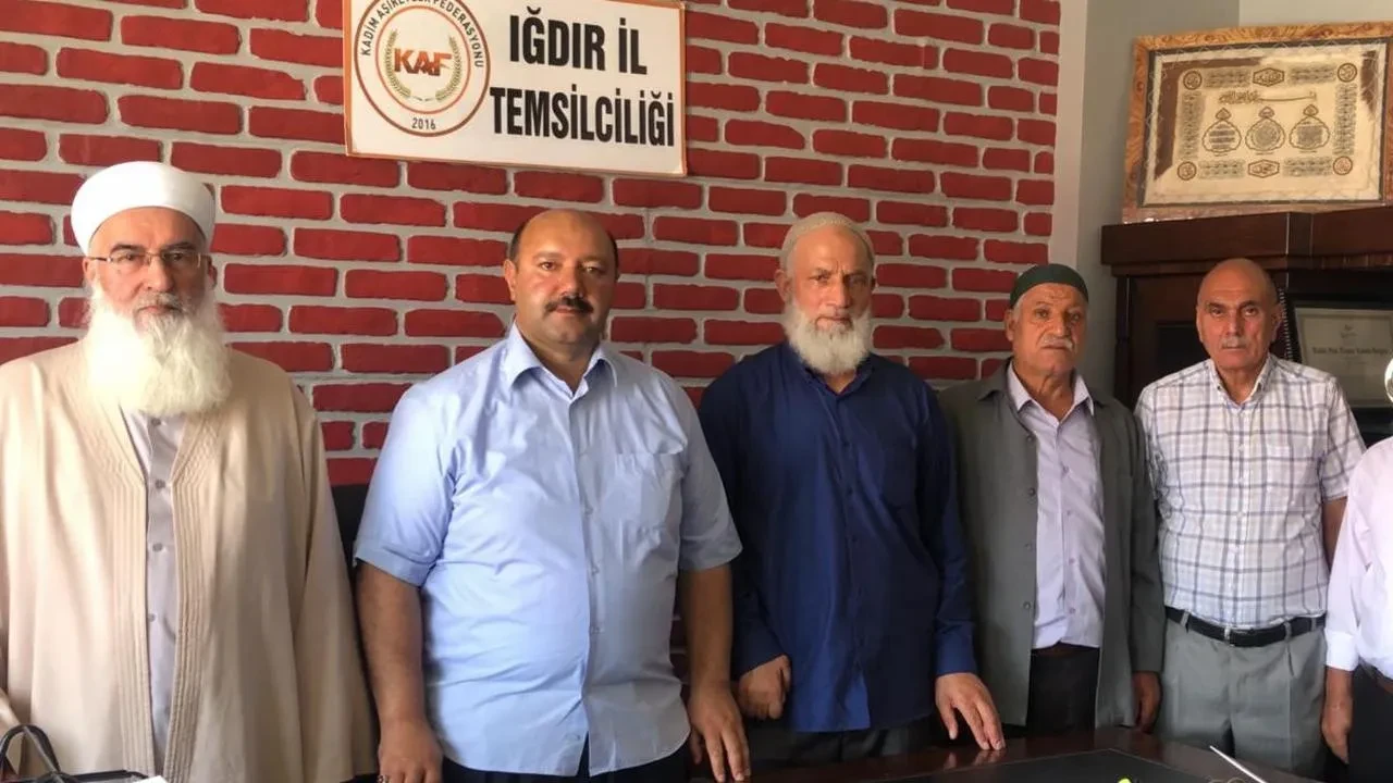 Iğdır aşiret liderleri Leman dergisini protesto etti