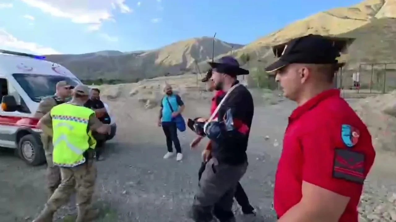 Paraşütçü Keşiş Dağlarına zorunlu iniş gerçekleştirdi