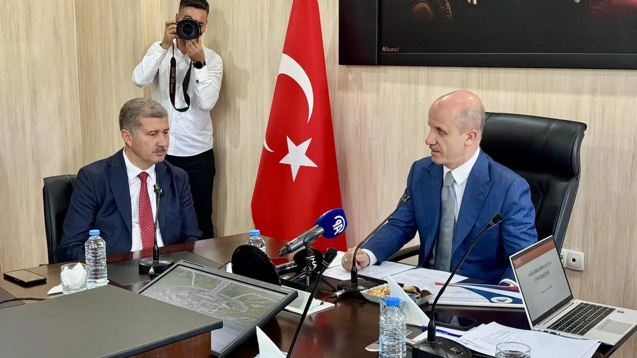 YÖK Başkanı Özvar Ağrı İbrahim Çeçen Üniversitesini ziyaret ederek kontenjan açıkladı