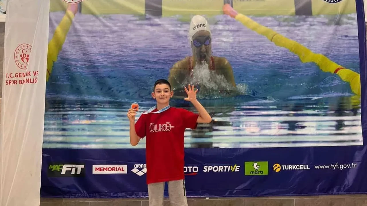 Dua Dorukhan Doğanay ikinci kez Türkiye yüzme şampiyonu oldu