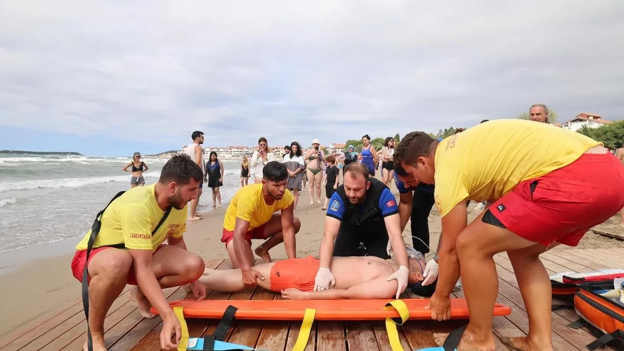 KOSKEM Ekipleri Son Bir Ayda 887 Kişiyi Boğulmaktan Kurtardı