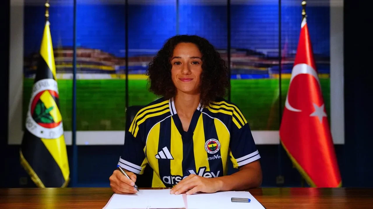 Fenerbahçe Kadın Futbol Takımı Peritan Bozdağ’ı Transfer Etti