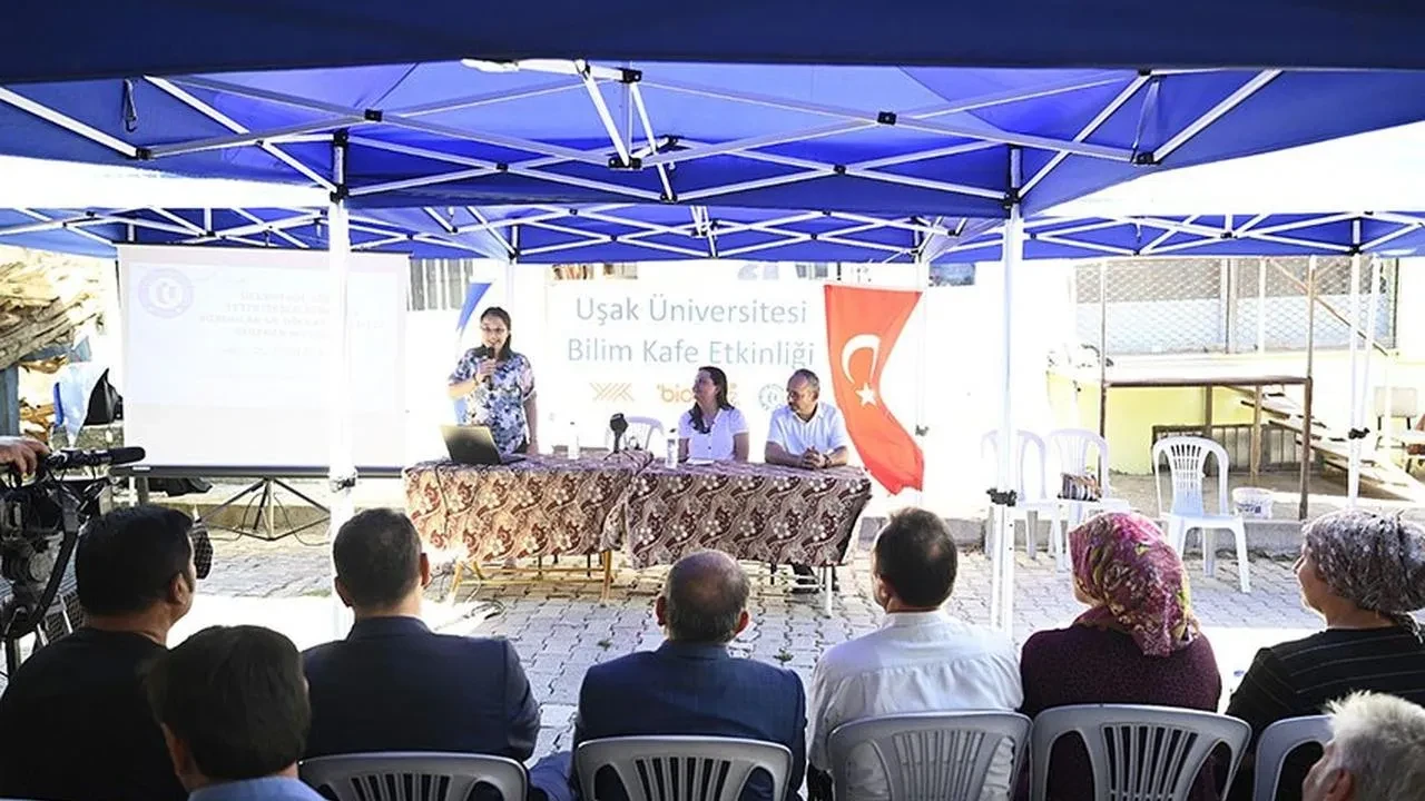 Uşak Üniversitesinde akademisyenler Güre Köyünde tarım ve hayvancılık eğitimi verdi