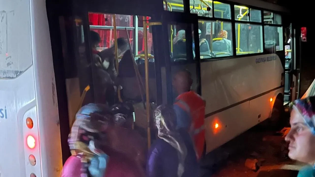 Gazipaşa'da çıkan orman yangını nedeniyle Gürçam Mahallesi tahliye edildi