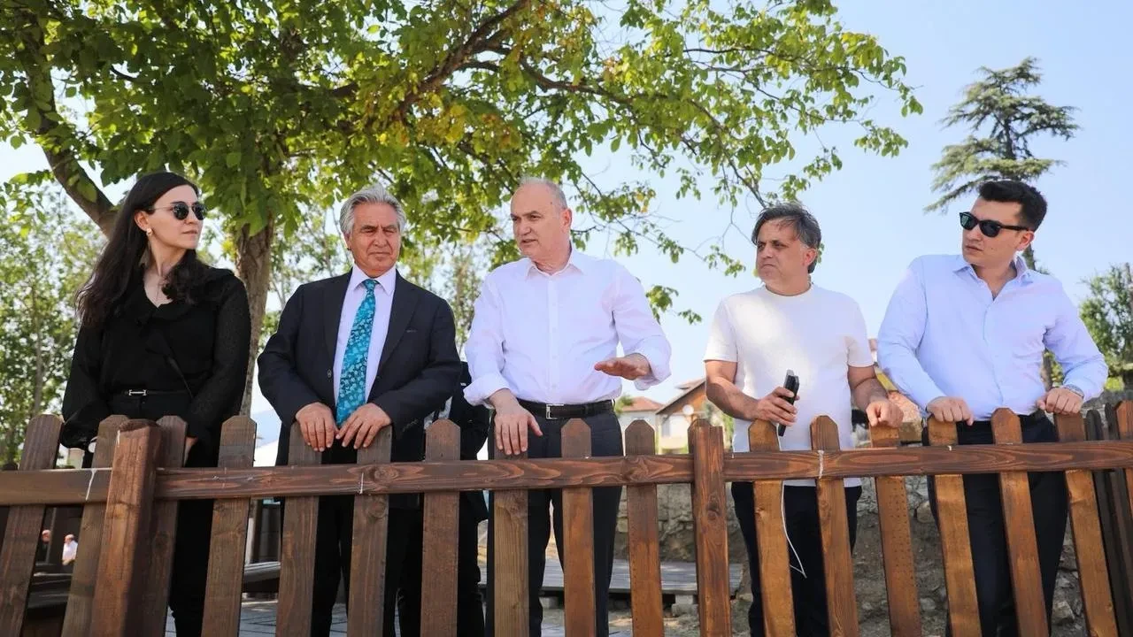 ```html Unesco heyeti düzce'de konuralp antik tiyatrosu için görüşmeler yaptı ```