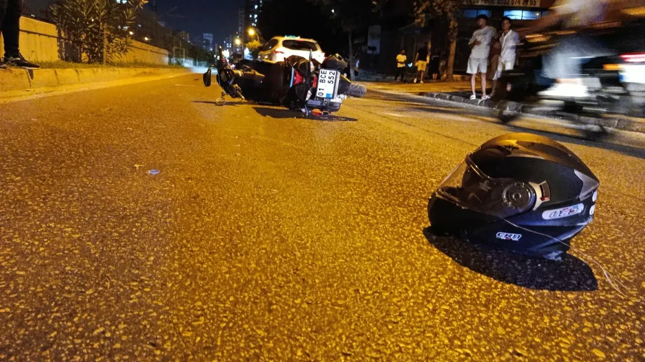 Adana'da motosiklet ile otomobil çarpıştı 1 ölü 1 yaralı