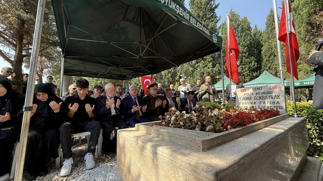 Serdar Gökbayrak Sakarya’da mezarı başında anıldı