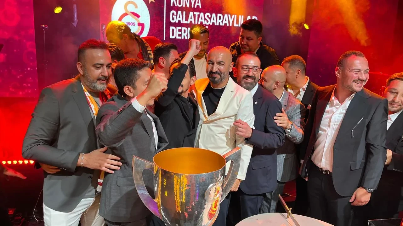 Galatasaray 25 şampiyonluğunu Konya taraftarlarıyla kutladı