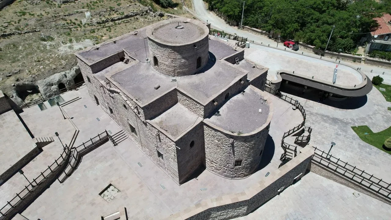 Bin yıllık Aya Elenia Kilisesi müzeye dönüştü