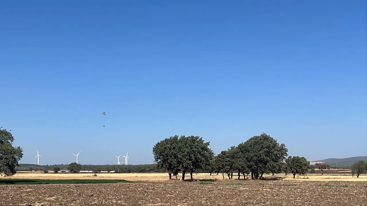Ezine'de çıkan tarım yangını Orman Bölge Müdürlüğü ekipleri tarafından söndürüldü