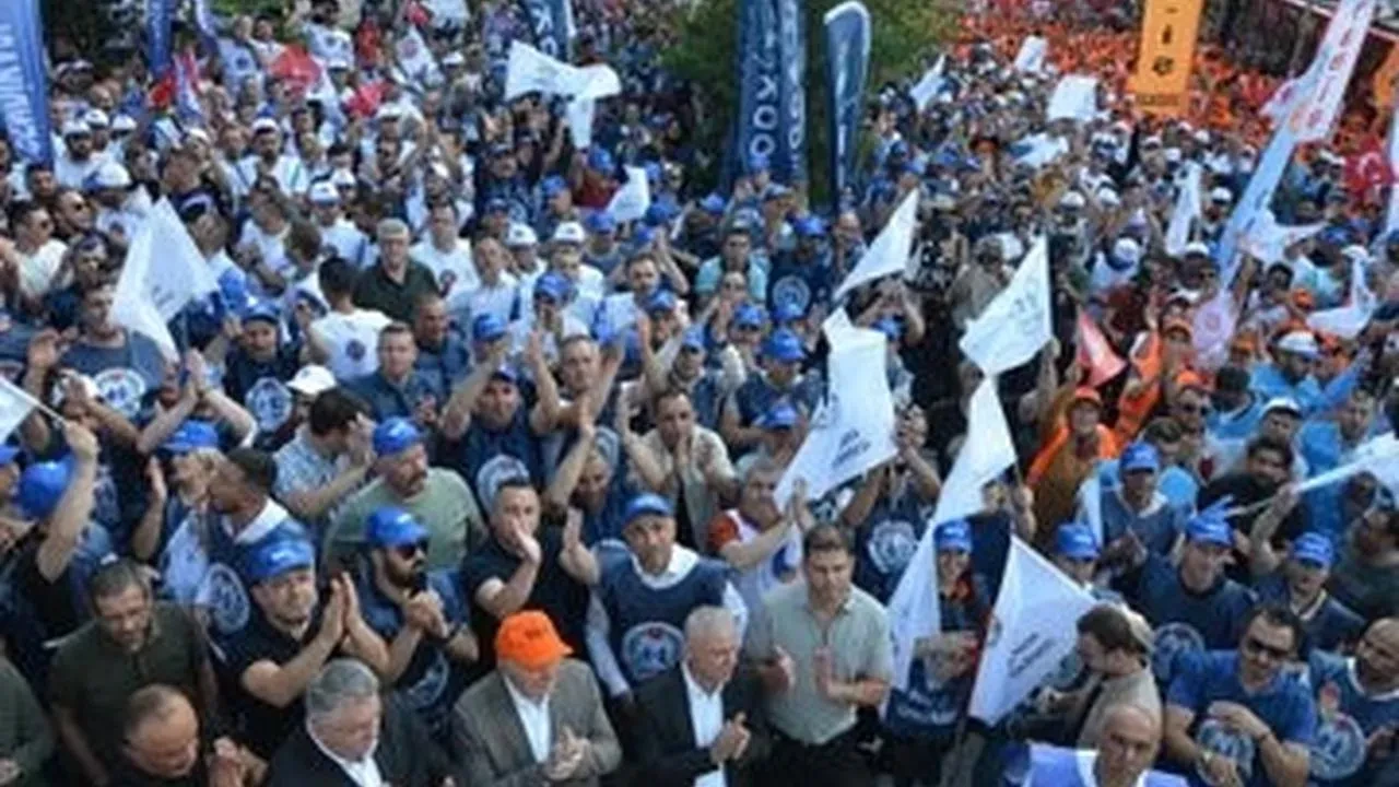 TÜRK İŞ kamu işçileri 81 ilde eyleme çıktı