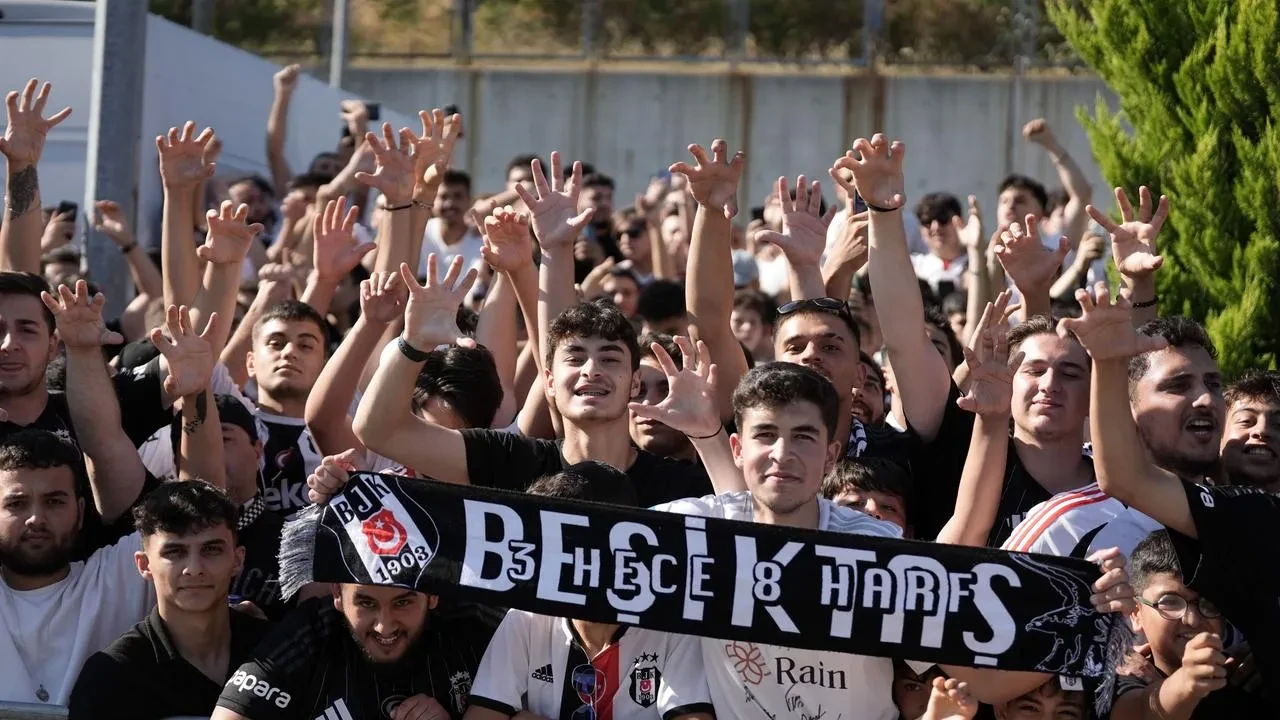 Orkun Kökçü Beşiktaş’a transfer olarak İstanbul’a geldi