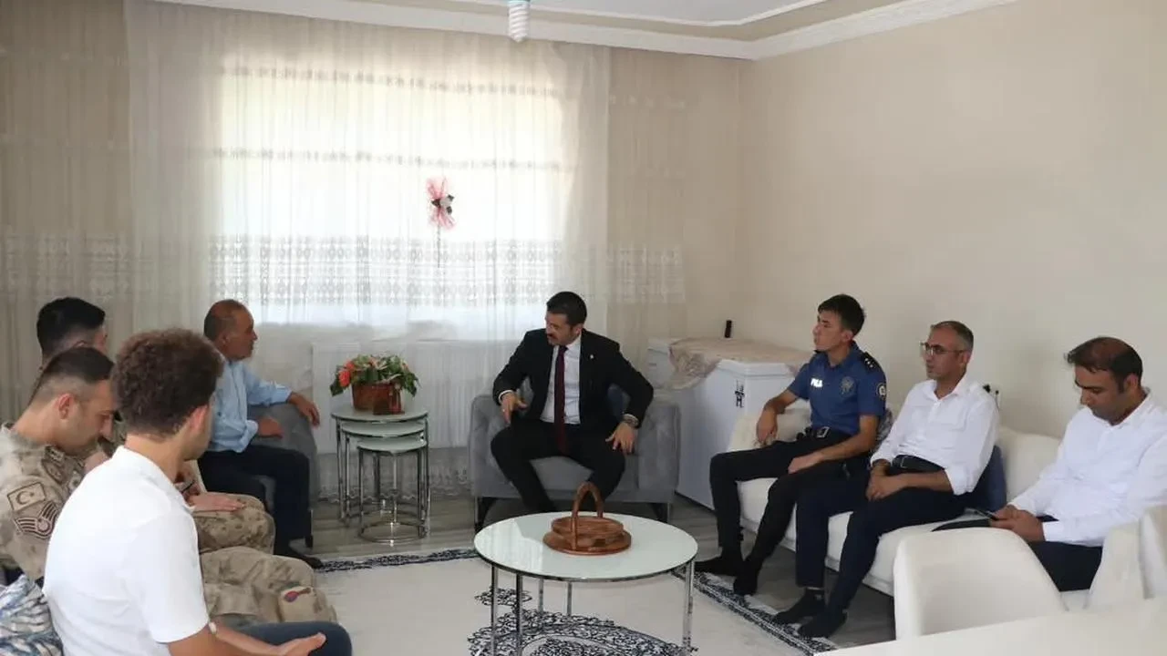 Tutak Kaymakamı Ahmet Coşkun şehit ailelerini ziyaret etti
