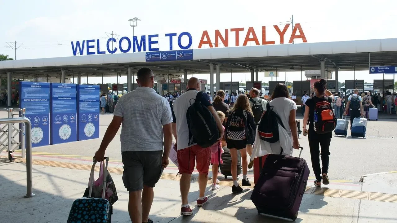 Antalya ve Gazipaşa havalimanlarında son 5 yılın ziyaretçi rekoru kırıldı