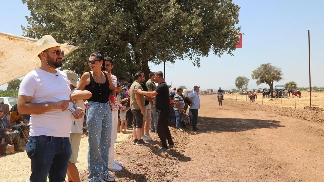 Kızılcabölük Rahvan At Yarışları Denizli'de yoğun katılımla düzenlendi