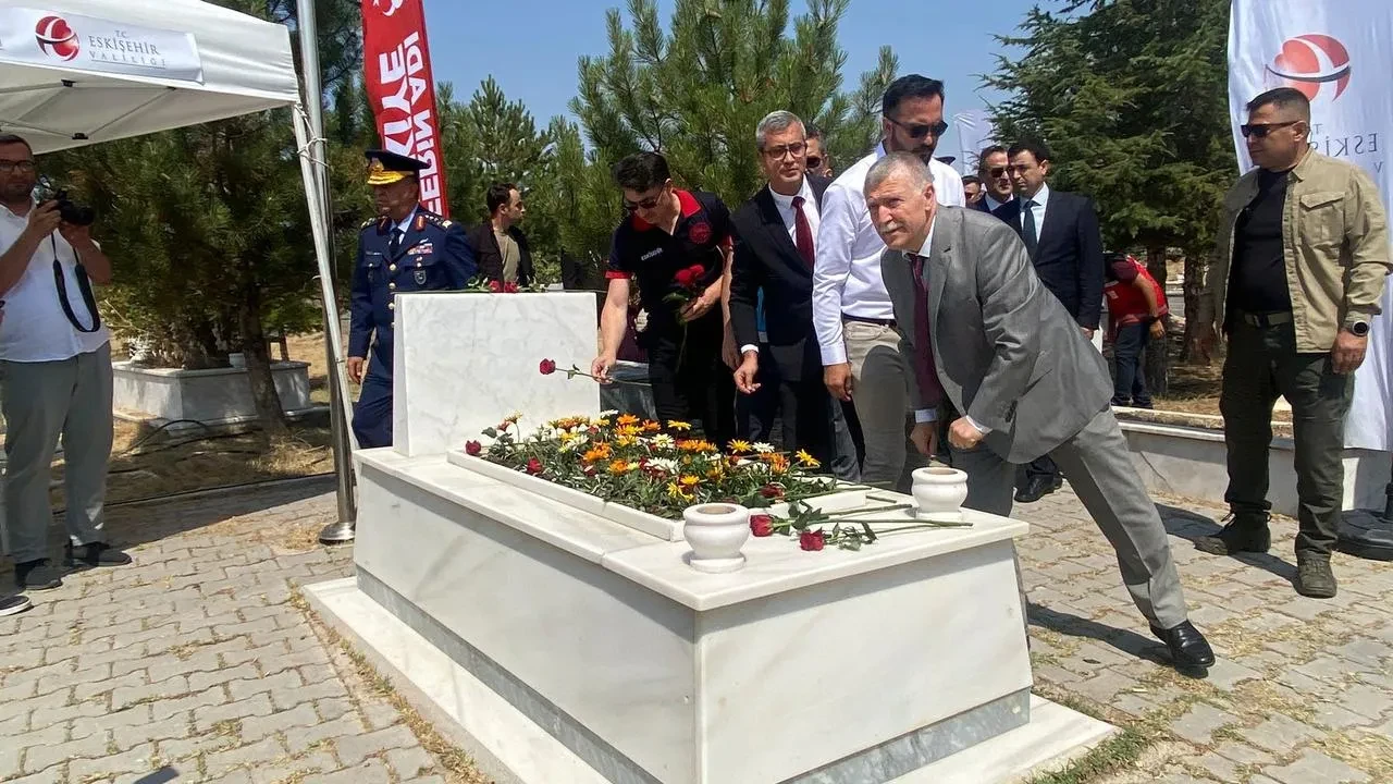 Şehit Fatih Dalgıç Eskişehir’de kabri başında dualarla anıldı