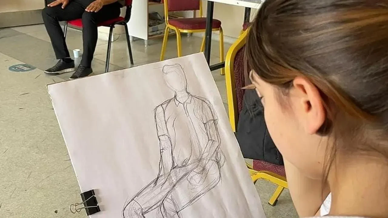Patnos Gençlik Merkezi resim kurslarıyla yaz tatilini renklendiriyor