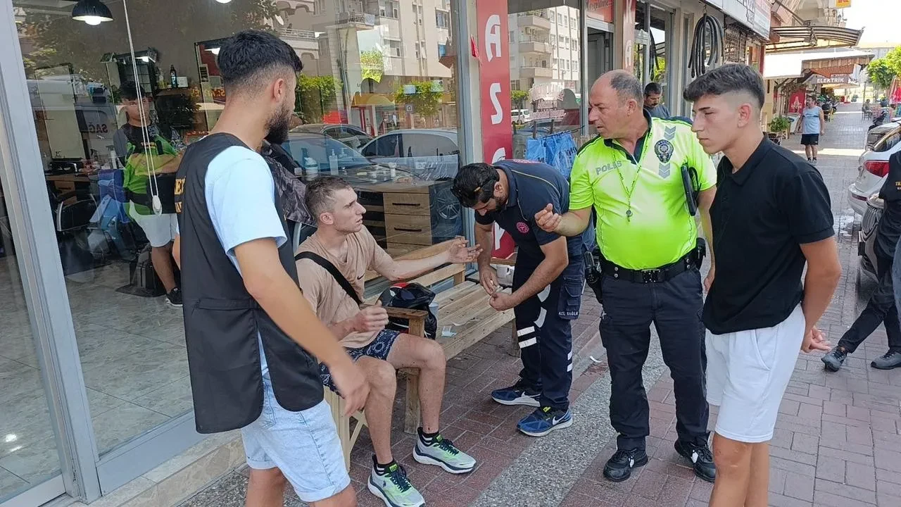 Manavgat'ta motosikletin çarptığı çocuk ve sürücü yaralandı