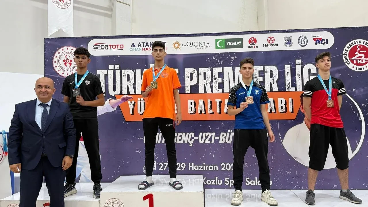 Sultangazi sporcuları Türkiye Karate Şampiyonasında madalyaları topladı