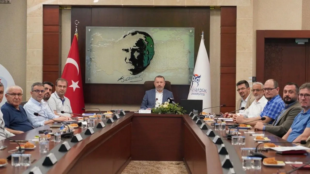 Karabük Üniversitesi senatosunda akademik başarılar değerlendirildi