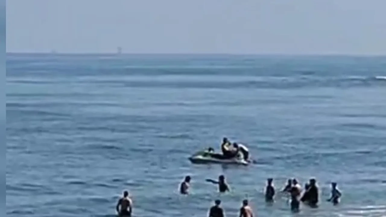 Düzce'de 4 kişi cankurtaranlar tarafından boğulmaktan kurtarıldı