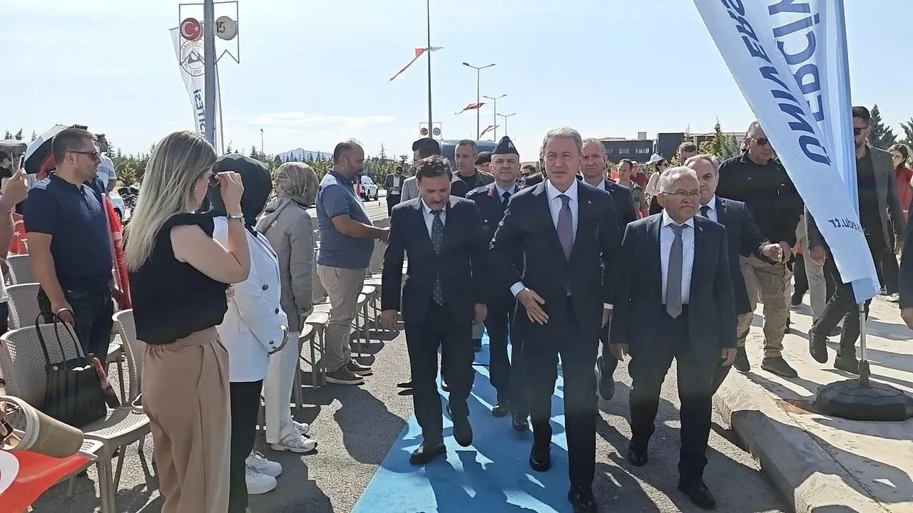 Hulusi Akar 15 temmuz darbe girişimini ihanet olarak nitelendirdi