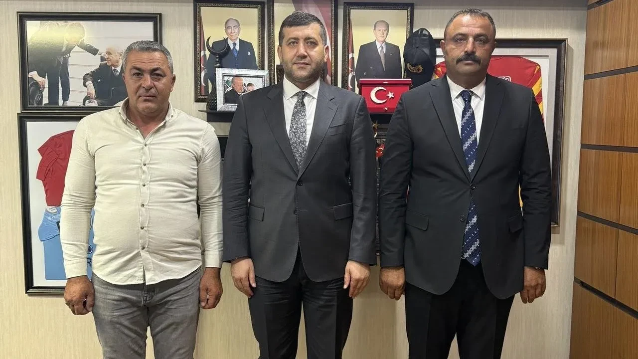 Sarıoğlan Belediye Başkanı ve muhtar MHP'li Baki Ersoy'u ziyaret etti