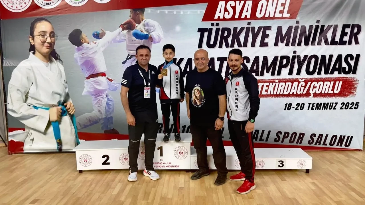Ispartalı Yalın Berk Türker Minikler Türkiye Karate Şampiyonası'nda şampiyon oldu