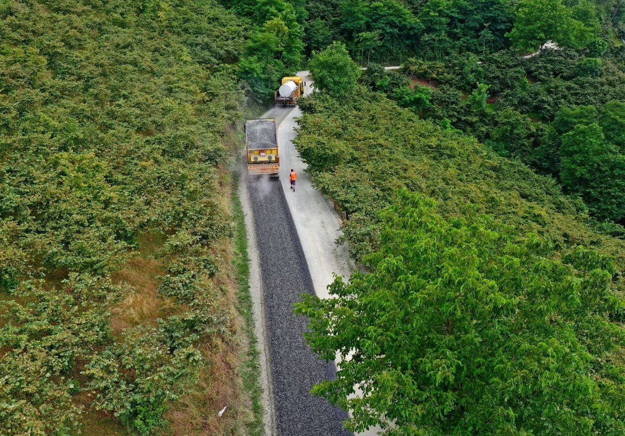 Ordu büyükşehir belediyesi perşembe'de 5 mahalleye asfalt çalışması yapıyor