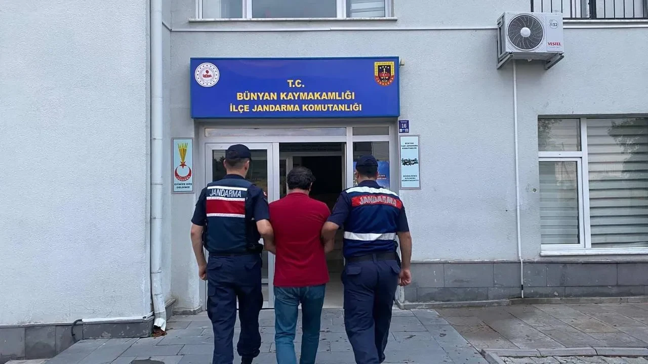 FETÖ üyesi H.D. Kayseri’de Bünyan ilçesinde jandarma operasyonuyla yakalandı