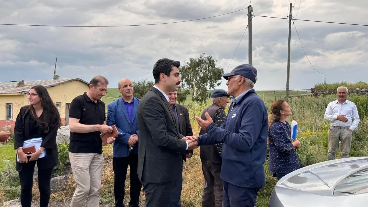 Susuz Kaymakamı Tutal Köyleri Gezerek Sorunları Yerinde Çözüyor