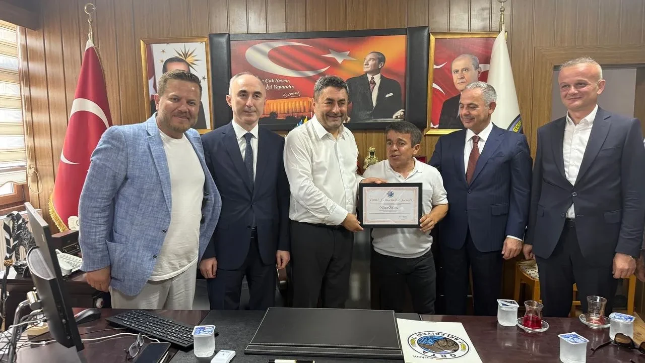 Dünya Rekortmeni Halil Mutlu’ya Çankırı’da Fahri Hemşehrilik Beratı Verildi