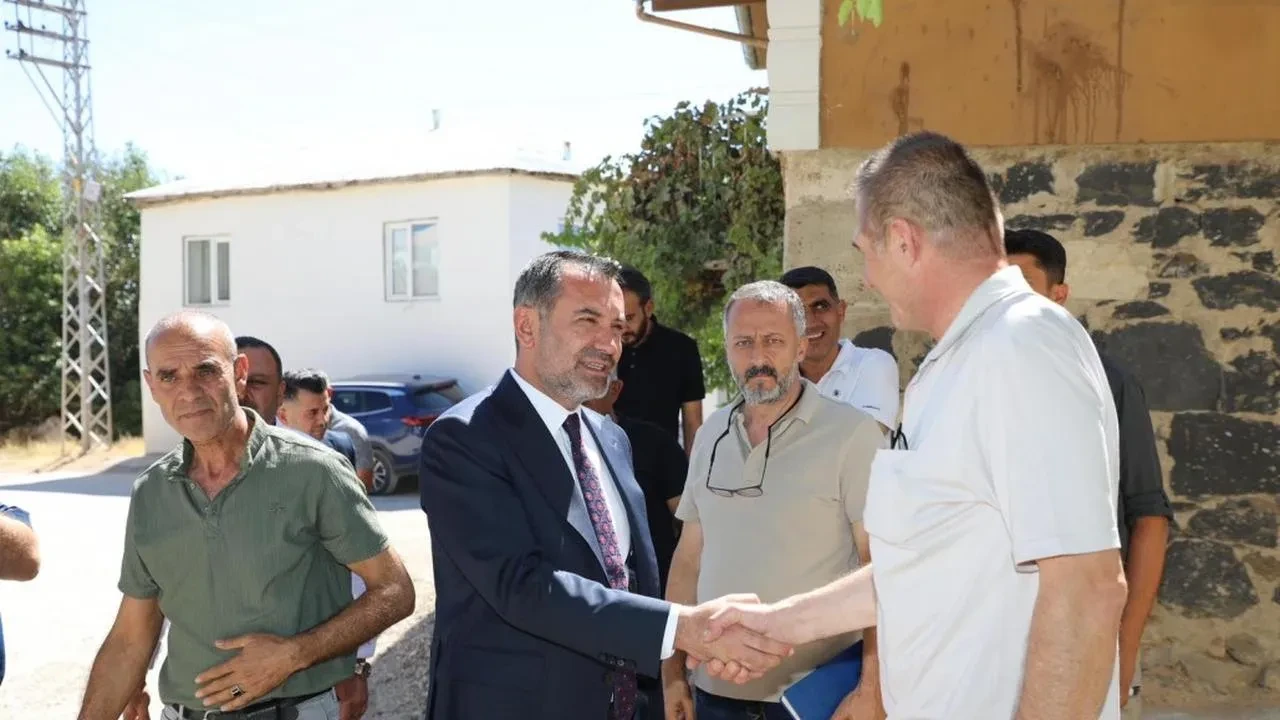 Elazığ Belediye Başkanı Şerifoğulları Şahinkaya Mahallesinde incelemelerde bulundu