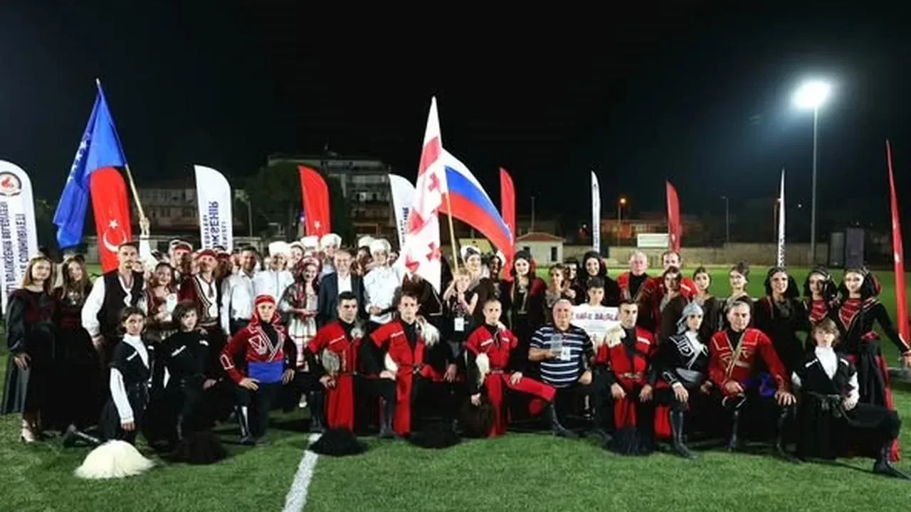 Tavas’ta Uluslararası Halk Dansları Festivali coşkusu yaşandı