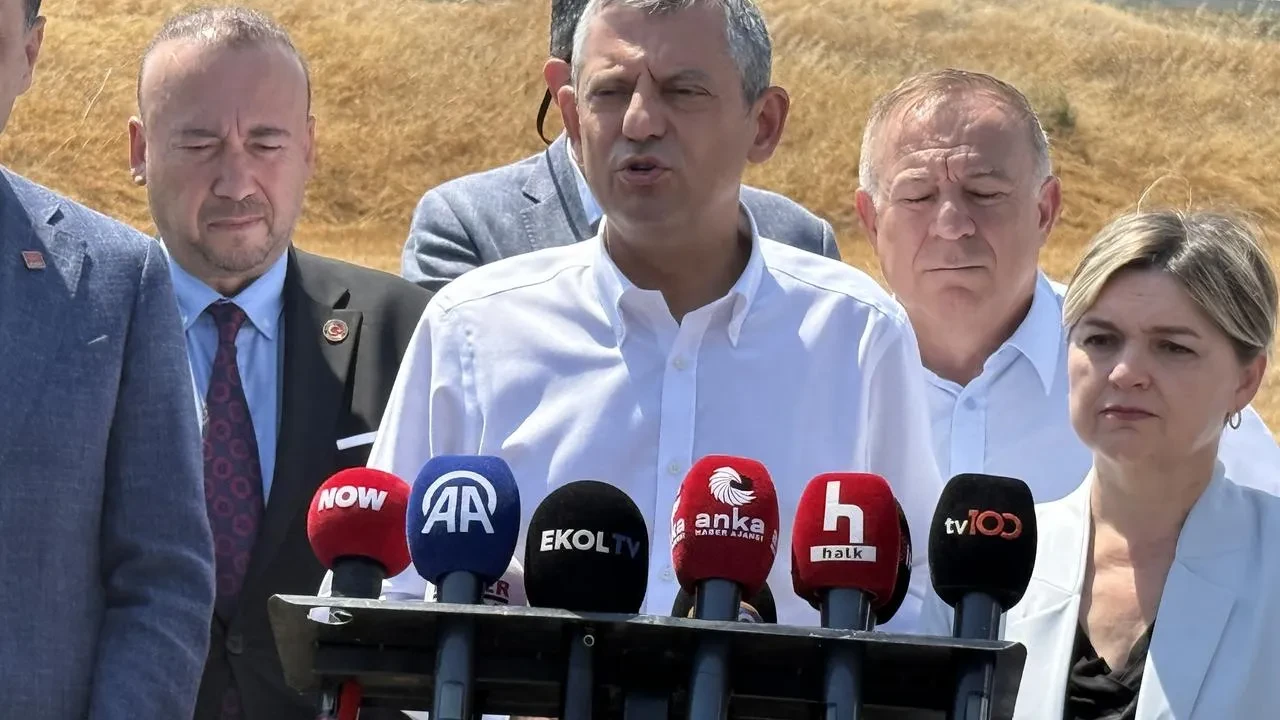 Özgür Özel Terörsüz Türkiye Komisyonu İçin Demokratikleşme Çağrısı Yaptı