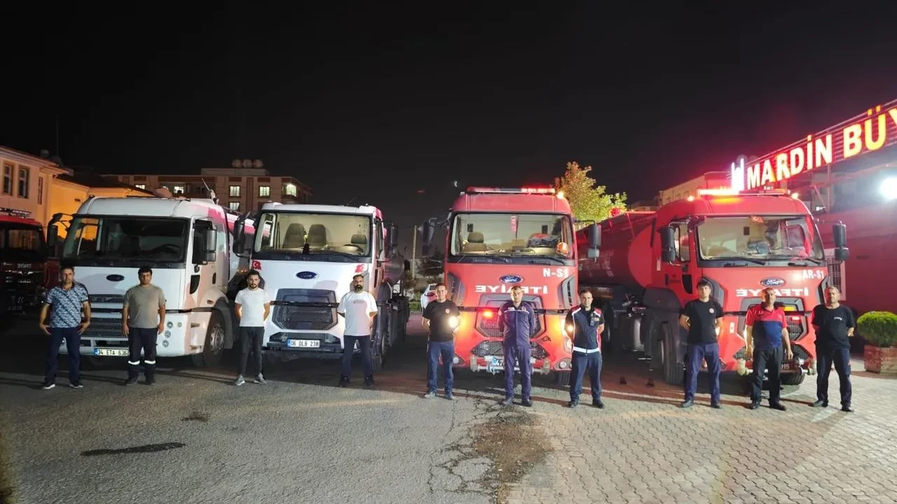 Mardin Büyükşehir Belediyesi Kahramanmaraş'taki orman yangınına 6 araçla destek verdi