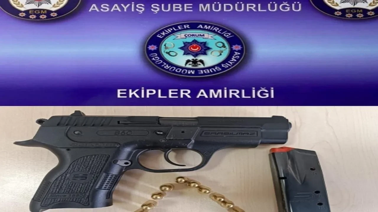Çorum’da Polis Ekipleri 5 Aranan Şahısı Silah Ve Uyuşturucu İle Yakaladı