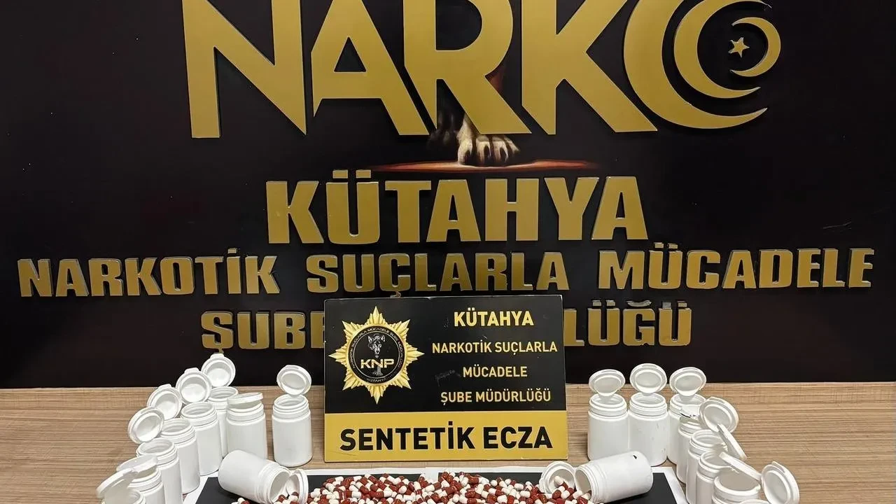 Kütahya polisi bin sentetik hapla uyuşturucu satıcılarını yakaladı