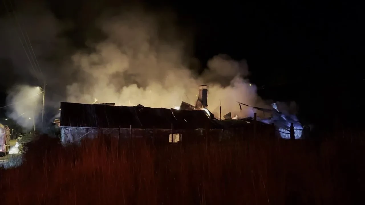 Sivas'ın İmranlı ilçesinde yangın samanlık ahır ve evi küle çevirdi