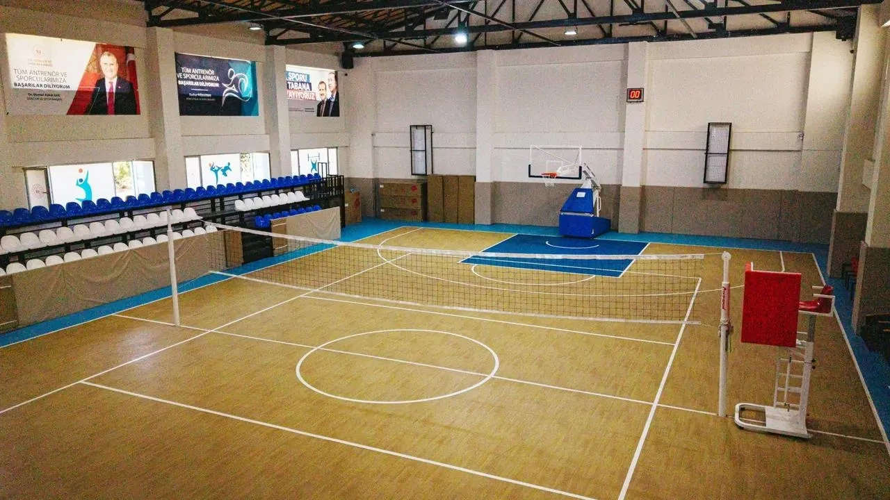 Sultanhisar Gençlik Merkezi ve Spor Salonu İlçeye Açıldı